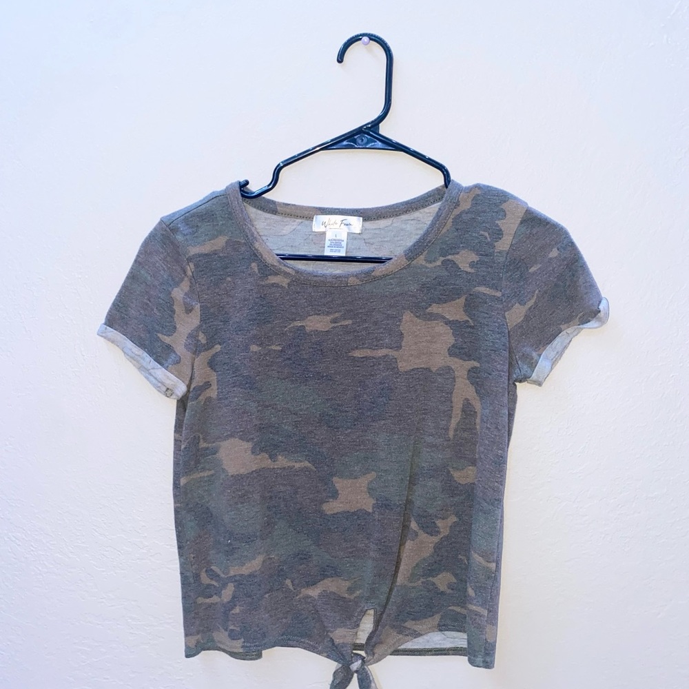 Cropped Camo shirt! Short but a large!